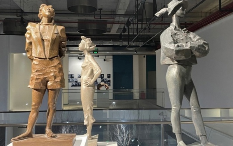 為中國雕塑注入新生力，東西南北中·2023學(xué)院雕塑邀請展啟幕(圖1)